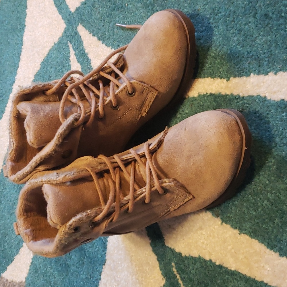 Small boots - Picture 8 of 8